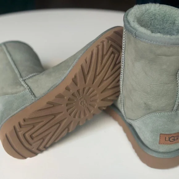 UGG Classic Short II Sea Green Sheepskin Boots Women's 8 (Discontinued Colorway) - Picture 7 of 11